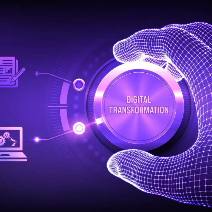 يد رقمية ثلاثية الأبعاد تدير زر التحول الرقمي لأتمتة العمليات وتحديث الأعمال